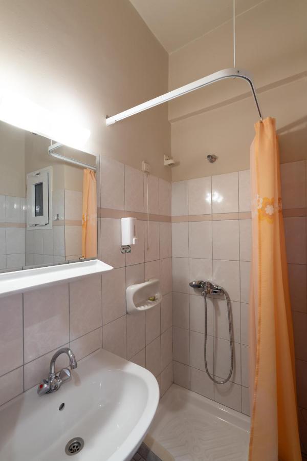 טריקלה Hotel Ntinas מראה חיצוני תמונה